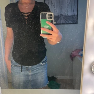 Snygg topp!  - Topp med snörning, köpt från humana för något år sedan men har inte kommit till användning så den har prislappen kvar, toppen är från only. Skriv för mer bilder🥰