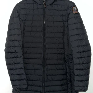 Parajumpers jacka - Säljer min jacka i storlek S då jag köpt ny jacka. Knappt använd Kvitto finns. Pris kan diskuteras vid snabb affär.