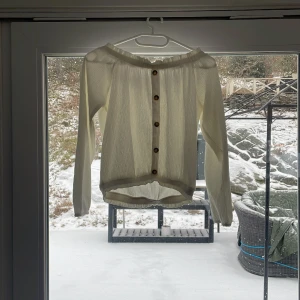 Vit blus  - Helt okej skick 