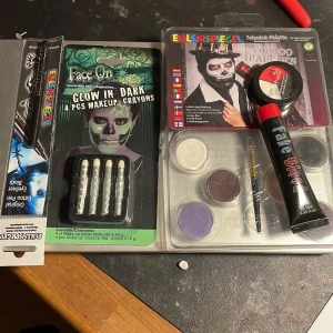 Massa hollween smink - Lite gammalt men typ oanvänt så borde funka bra 