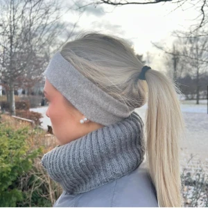 Pannband - Pannband från kare uf i en brun/grå färg, 100%kashmir