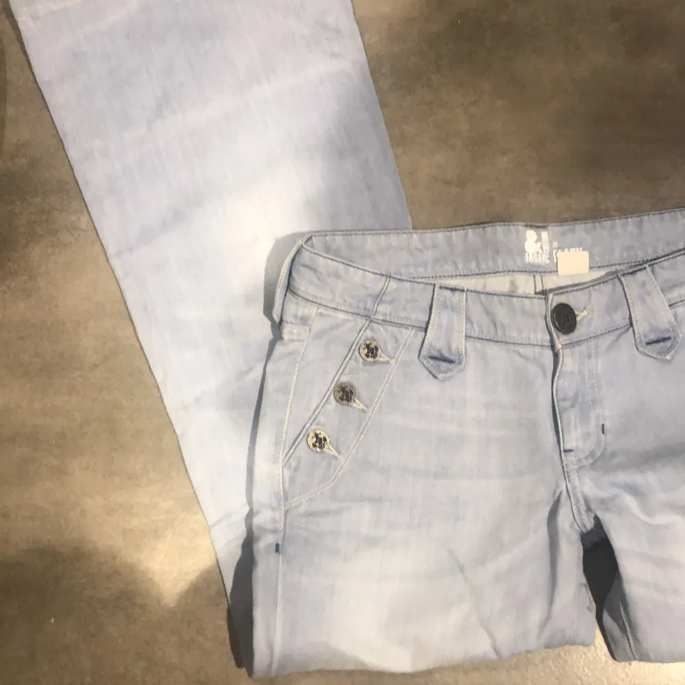 jeans med seglarstil… bootcut & lowaist 🛥️ unika med snygga detaljer 🌸🫶🏻W 28 L 32 ❤️. Jeans & Byxor.
