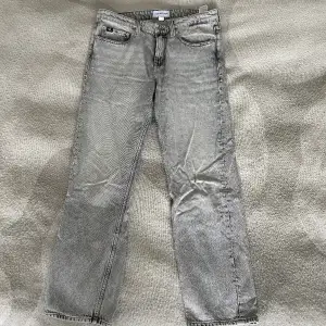 Har ett par CK jeans som bara ligger i lådan utan att komma till användning, därför dags för försäljning! Bra skick utan defekter!