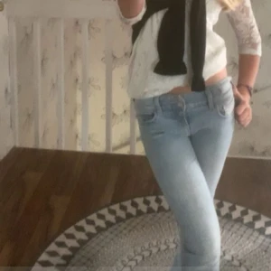 Lågmidjade bootcut jeans från H&M strlk 158/Xss - Jag är 164 och dom passar mig, lågmidjade bootcut jeans från H&M strlk 158/Xss i bra skick har använt rätt så många gånger men inget fel på dom