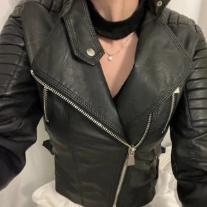 Skinnjacka - ny! Passar  xs/s