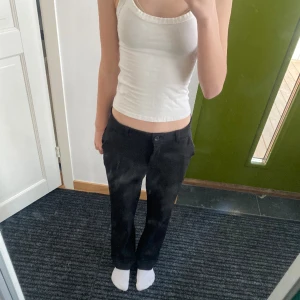 Vitt linne - Vitt linne ifrån h&m. I storlek xs men skulle säga att det är litet i modellen så passar även xxs. Linnet är använd fåtal gånger men har inga fläckar eller någonting. 🙌