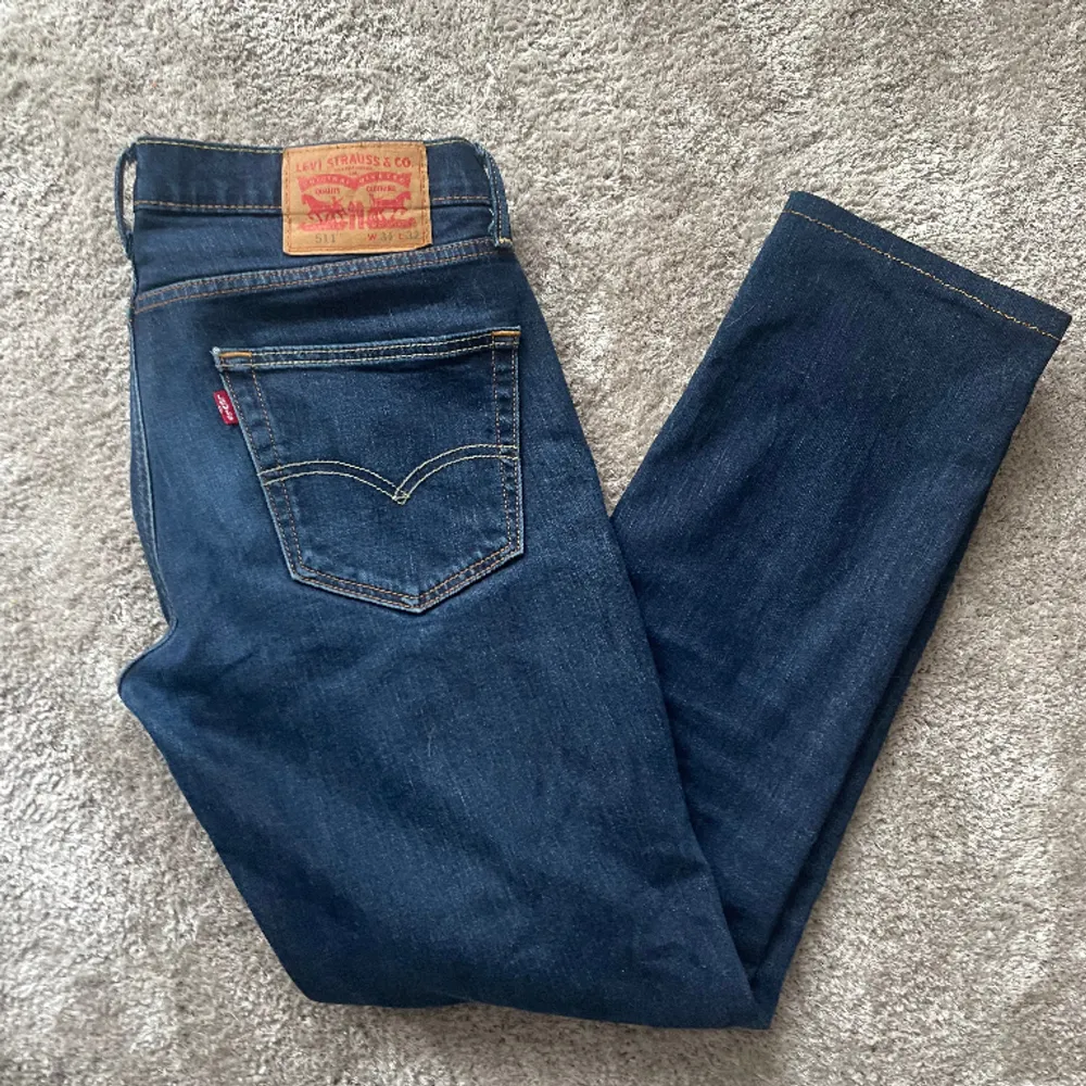 Säljer dessa jättefina levi’s 511 jeans i storlek 31. Skick 9:10, skriv privat vid frågor om jeansen. Pris kan diskuteras vid snabb affär😀. Jeans & Byxor.