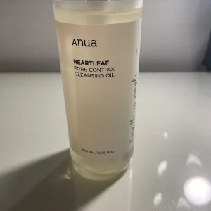 Anua heartleaf pore control cleansing oil - Endast använd 3 ggr, GOTT SKICK Köpt för 299 kr - LYKO Pris kan eventuellt diskuteras