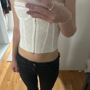 Korsett - Korsett från Shein i super bra skick🥰 passar perfekt till fest och endast använd en gång. Storlek xs men väldigt stretchig. Skriv vid frågor🥰