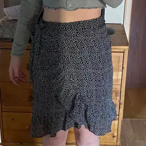midi kjol köpt för några år sedan, säljer för jag aldrig använder den. 