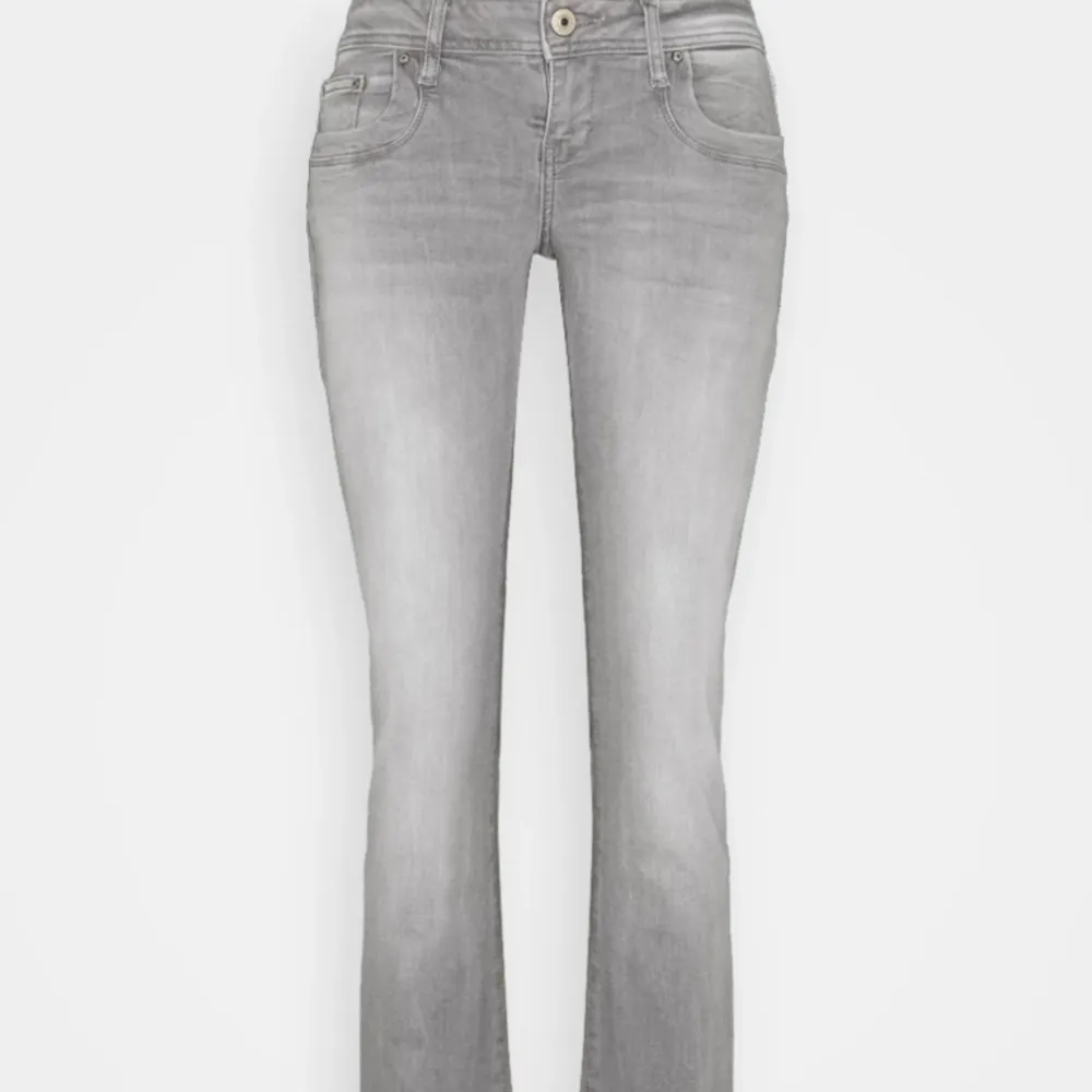 LTB jeans använda 2 gånger. Säljer pga för stora för mig! Original pris 900kr. Jeans & Byxor.