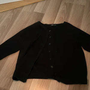 Filippa K💖 - Filippa K kofta❤️ Jätte fin och i bra skick. Den ser liten ut med modellen är så💕