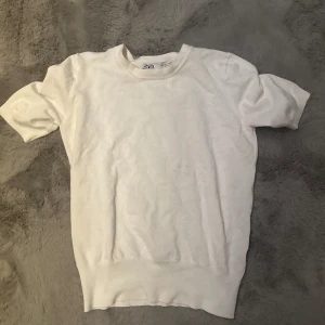 Topp - Stickad t-shirt från zara 💞 storlek S