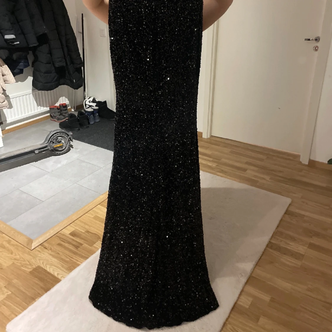 Den här kläningen e använd en gång och är helt ny 