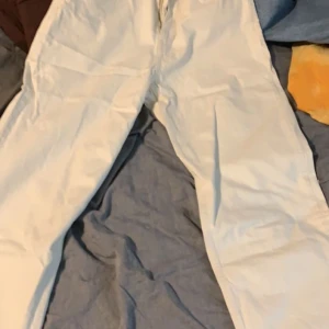 Galaxy loose weekday - Pösiga byxor från weekday nypris 600 säljer för 300