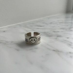 En super fin ring - En jätte fin ring i bra skik 