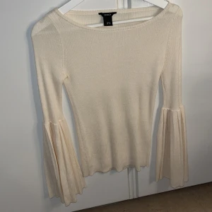 Jätte fin beige tröja! - Säljer min jätte fina beigea tröja som inte kommer till användning!
