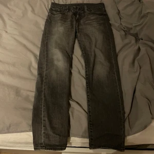 Levis jeans - Levis 502. Toppen skick. W31, L32. 350kr