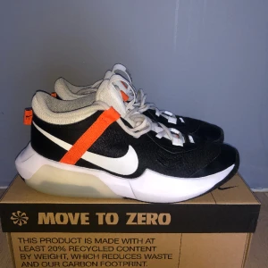 Nike zoom crossover JR  - Säljer Nike zoom crossovers på grund av för liten storlek. Ganska så bra skick