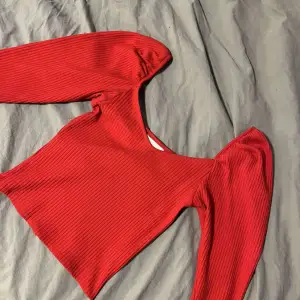 Jättesnygg röd tröja, perfekt till jul blandannat❤️