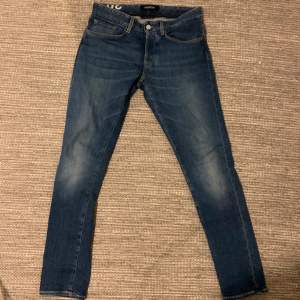 Dondup jeans (LIMITED EDITION)  Storlek 30  Färg: Mörkblå  Skick: använda 5 gånger  Nypris 2999kr