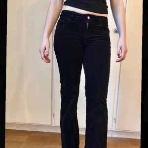 Lågmidjade Manchester  - Aldrig använda, lågmidjade, bekväma, säljer pga för små 