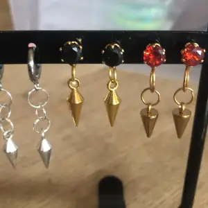 Säljer dessa jättefina örhängen!❤️ Finns i guld och andra olika typer ❤️kom privat för frågor! @smycken by Tora❤️😻