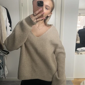 stickad tröja - Hör av dig vid frågor💕