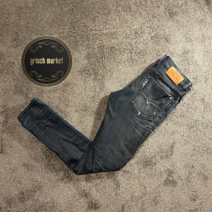 Diesel jeans  - Ett par feta Diesel i mycket bra skick, inga defekter, skick 9/10 | slitningarna är inga defekter | size 30/32 som sitter för litet på mig, jag är 183cm 73kg | passar dig som är runt 180cm och 60kg | nypris 1600, priset är inte hugget i sten! |