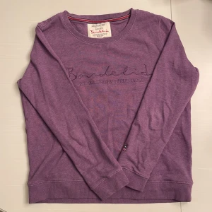 Lila bondelidtröja  - Jättefin tröja men kommer inte till användning tyvärr, bra skick!