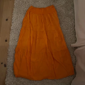 Långkjol - jätte somrig långkjol🤩säljer då den har blivit för kort! Fint skick💖