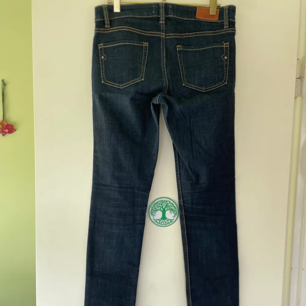 Märkes byxor, helt nya oanvända.  Önskar jag kunde ha dessa men de är för små. Passa på. . Jeans & Byxor.