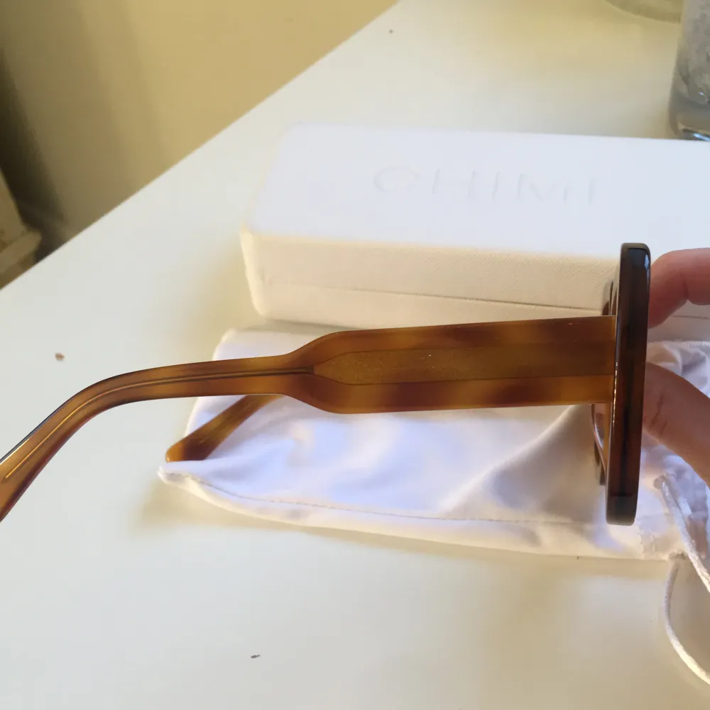 Jätte coola solglasögon från Chimi och knappt använda!! Modellen 10 havana. Ursprungspris 1250kr. 😎🌟💞(skriv för fler bilder). Övrigt.