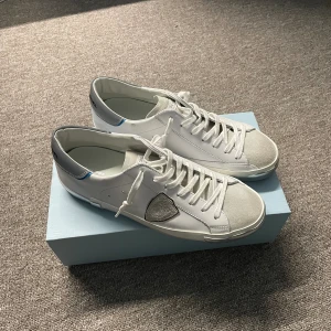 Philippe model - Säljer nu mina HELT NYA Philippe model skor! Sjukt snygga! Nypris över 3800❗️