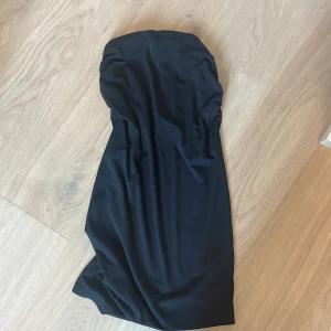 Kjol - Svart kjol med stretch i midjan 