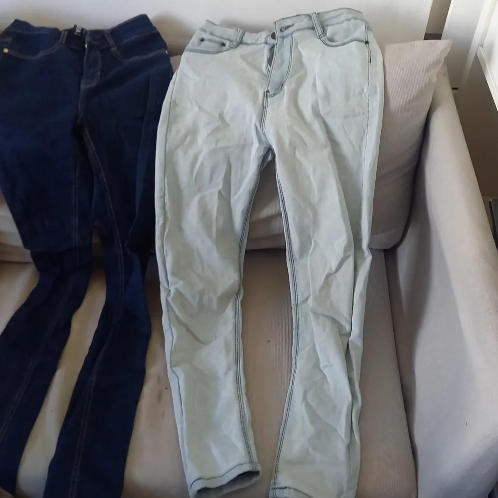 Rosa: Storlek 38, Blå Denim: 29/30, Beigea Toxik3 Denim: 38, MörkBlå 77th FELA: S, Ljusblå Shein: S 50:-/styck (alla 150:-) . Farkut & Housut.