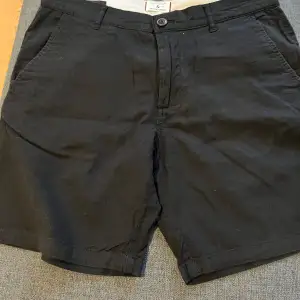 Jag säljer ett par shorts ifrån Jack and Jones jätte sköna bra passform och i nyskick