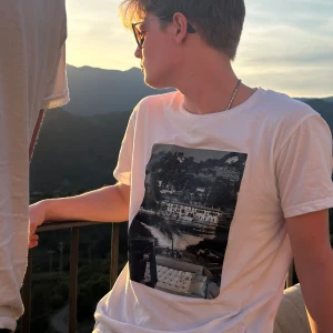 Santiago T-Shirt - Våra egna tröjor som vi har tagit fram i en fantastisk design!