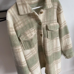 Jacka i filt  - Oanvänd filt jacka 