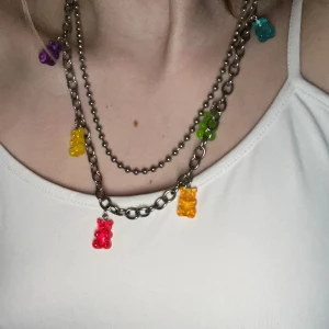 Gummibjörns kedja - Perfekt skick kedja med länkar i silverfärg. 