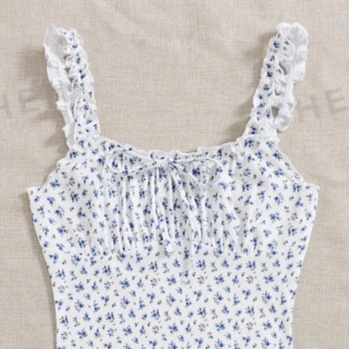 Kort blommig klänning  - 91