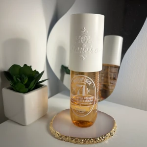 Sol de Janeiro (71) - Sol de Janeiro (71) - Brazilian crush. Kommer inte till användning längre. 90 ml som ny men ungefär 40 ml kvar. Ordinarie pris: 299:-