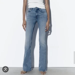 Zara bootcut jeans  - Säljer dessa bootcut jeansen från zara, använda max 3 gånger så dom är i väldigt bra skick