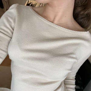 Zara tröja  - Sitter som en M/S beroende på hur man vill att den ska sitta, jätteskönt material💕