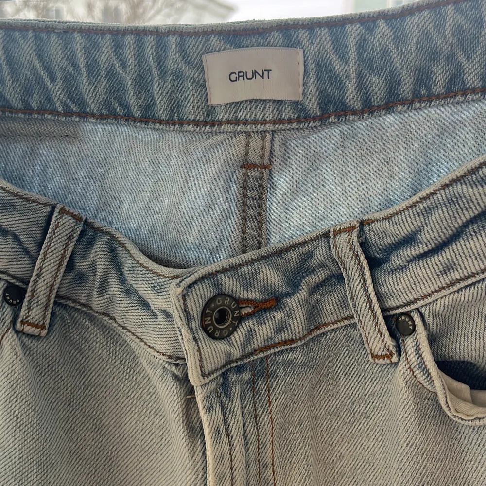 Tja! Säljer dessa grunt jeans, nypris 499kr. Dem är i nyskick. Hör av er vid frågor.. Jeans & Byxor.