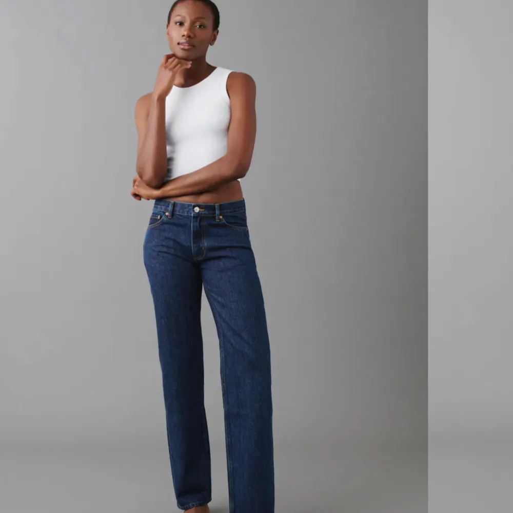 Säljer lågmidjade jeans från Gina Tricot. Dom är inte använda då prislappen finns kvar (Bevis kan skickas privat). Säljer dom då jag inte använder dom alls. Dom är köpa för 499kr men säljer dom för 300kr. Jeans & Byxor.