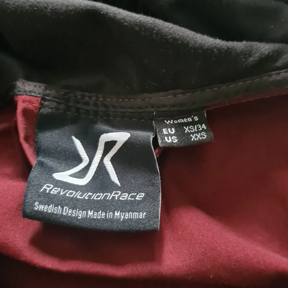 RevolutionRace wander pro jacket i storlek xs/34. Mycket sparsamt använd. Inga skador.. Jackor.
