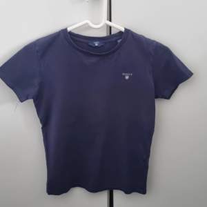 122-128cm 7-8år Marinblå t-shirt 
