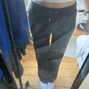 Juicy couture byxor  - Super fina juciy byxor som endast är använda ett fåtal gånger💞 skriv privat för frågor