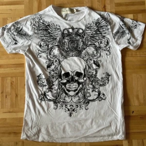 Döskalle t-shirt - Ball döskalle t-shirt som jag nästan aldrig använt, inga defekter och är helt som ny